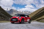 MINI recupera el dorsal 52 de Montecarlo en una edición especial disponible también con mecánica completamente eléctrica 5 MINI 1965 John Cooper Works Victory Edition