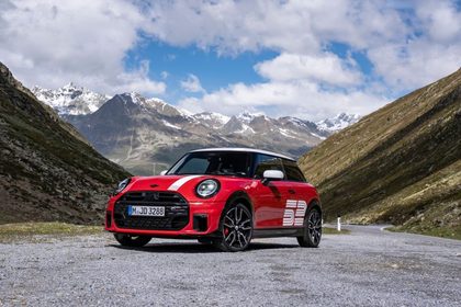 MINI recupera el dorsal 52 de Montecarlo en una edición especial disponible también con mecánica completamente eléctrica 5 MINI 1965 John Cooper Works Victory Edition