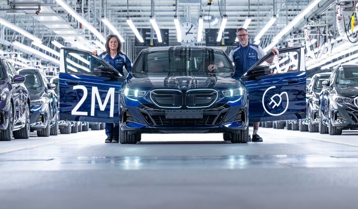 BMW alcanza los dos millones de eléctricos vendidos y entrega precisamente en España el coche que completa el histórico hito 1 bwm 2m electricos