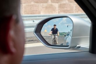 ciclista espejo retrovisor